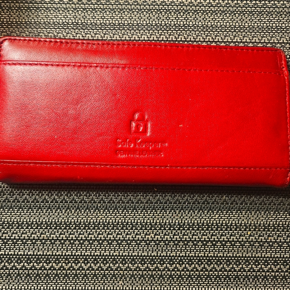 SAFEKEEPER LEATHER RFID WALLET.NWT.GORGEOUS COLOR.MANY COMPARTMENTS.